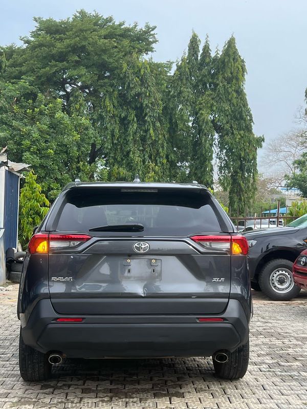 Thumbnail 11 of 2020 Toyota RAV4 XLE